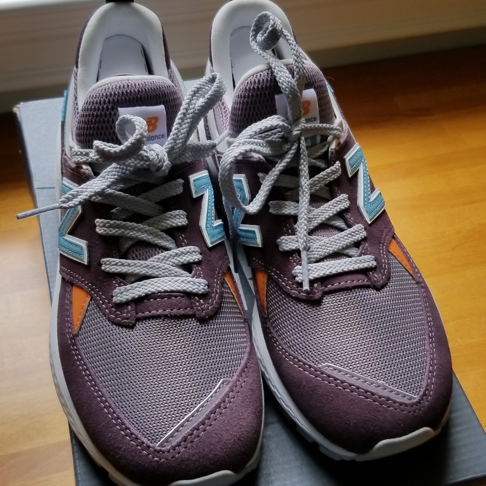 New Balance 574 Men's 6.5/Women's 8 NEW WITH BOX